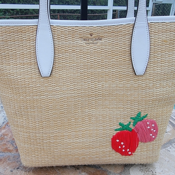 Kate Spade Picnic In The Park Strawberry Tote And Wristlet - Picture 2 of 16